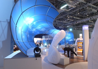 Aufblasbare Kunstobjekte für Radio und Fernsehen