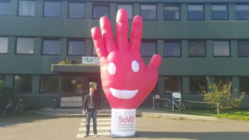 Aufblasbare-Hand-500×281