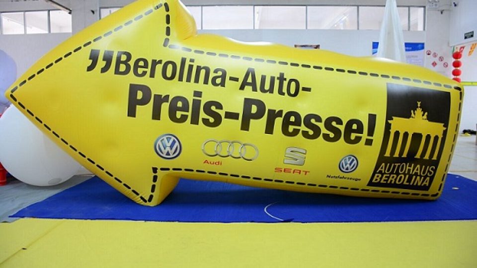 flying inflatable arrow