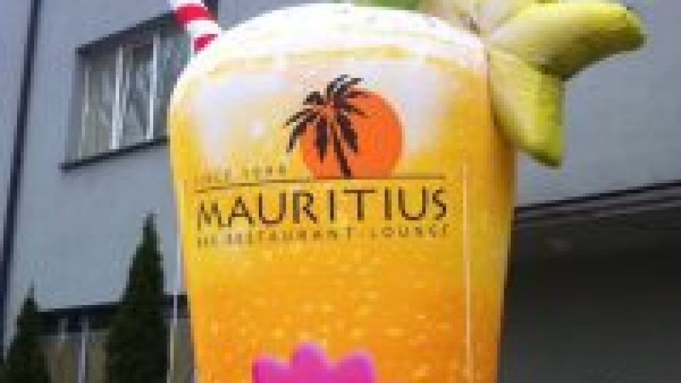 Inflatable-cocktailglass-200×200