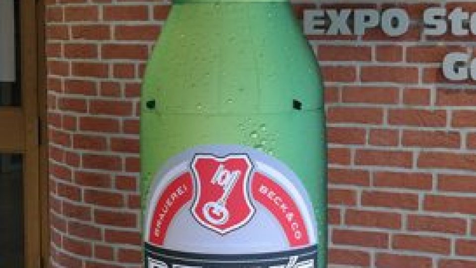 becks-flasche-zum-aufblasen-273×500