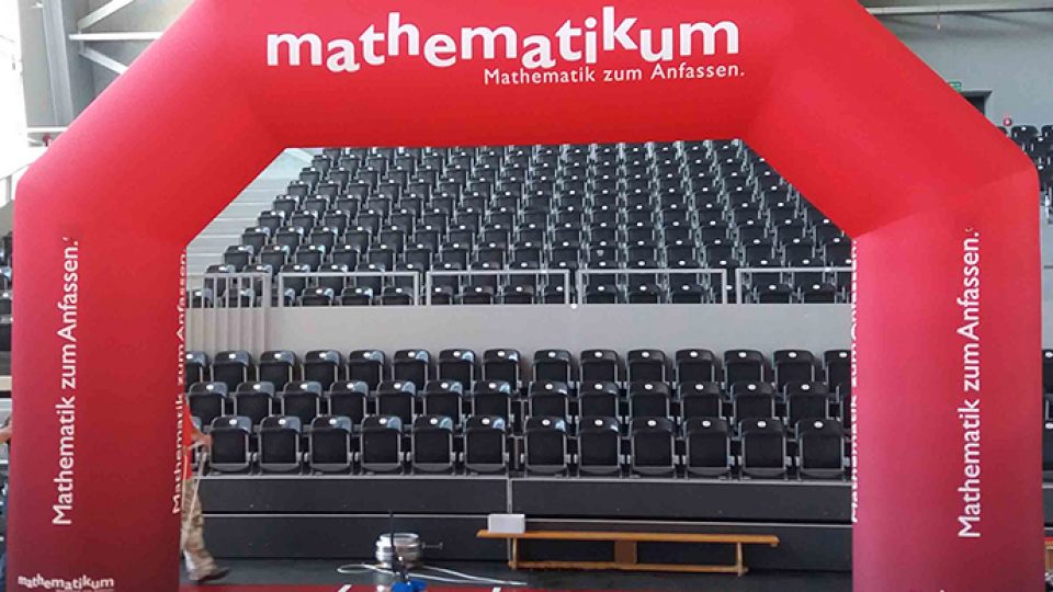inflatable-mathematikum-archway