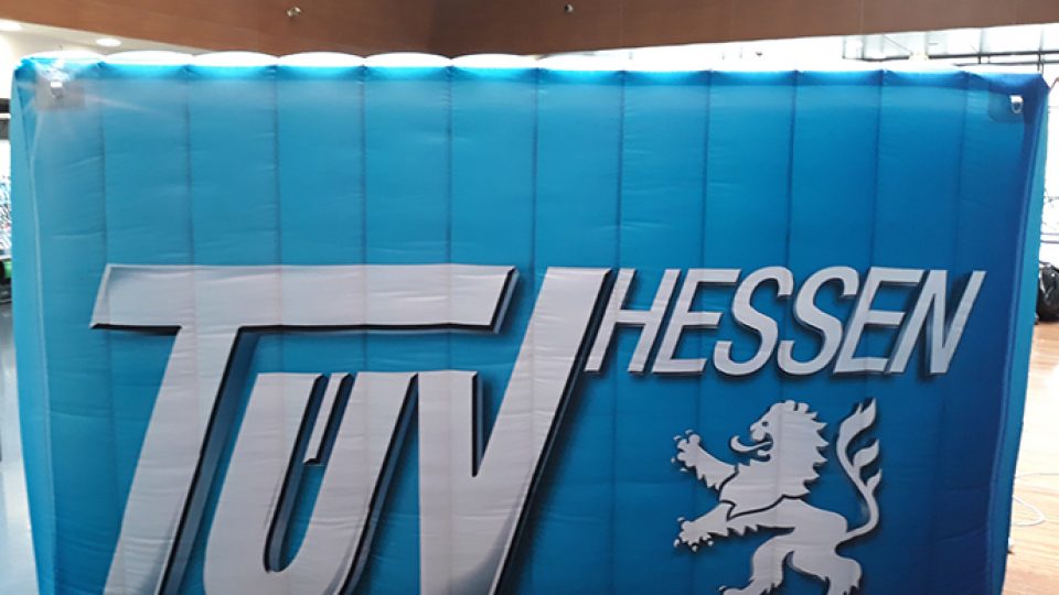tüv-hessen-aufblasbare-wand