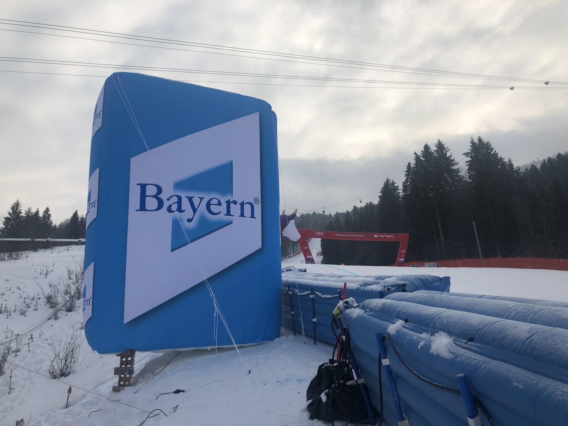 ski_advertising_inflatable