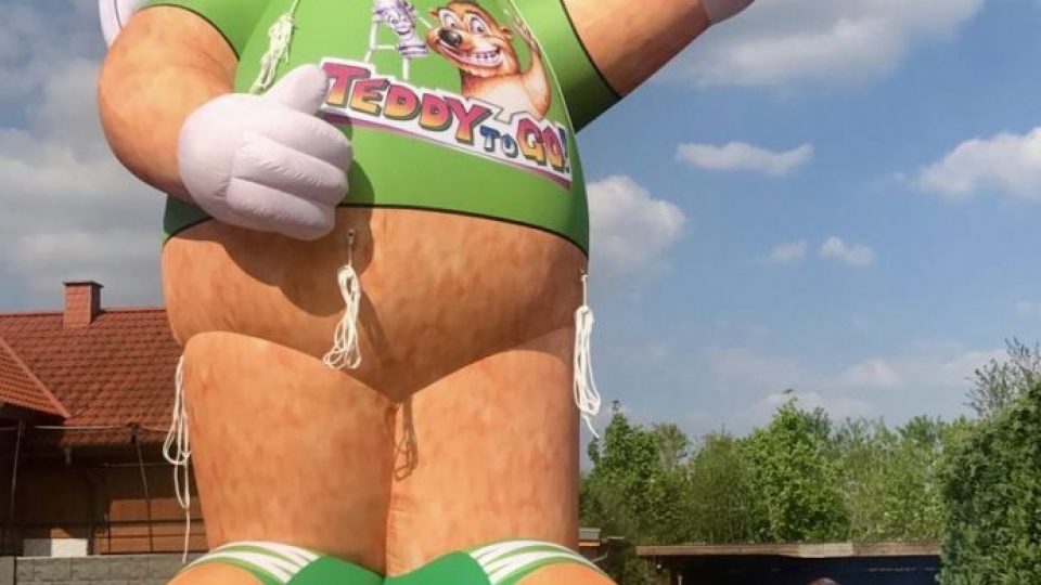 inflatable_teddy_roof_advertising