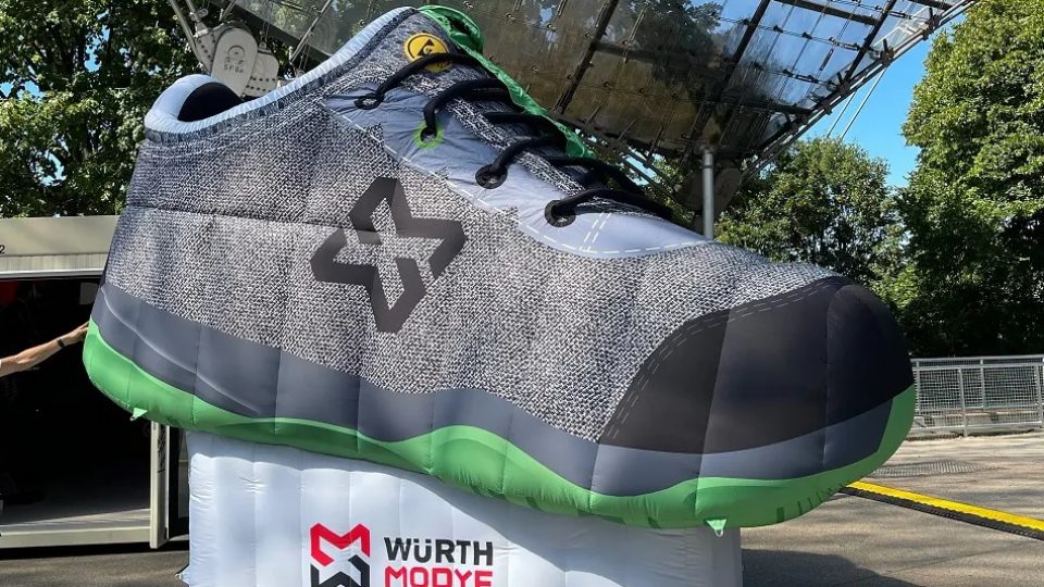 inflatable-giant-shoe