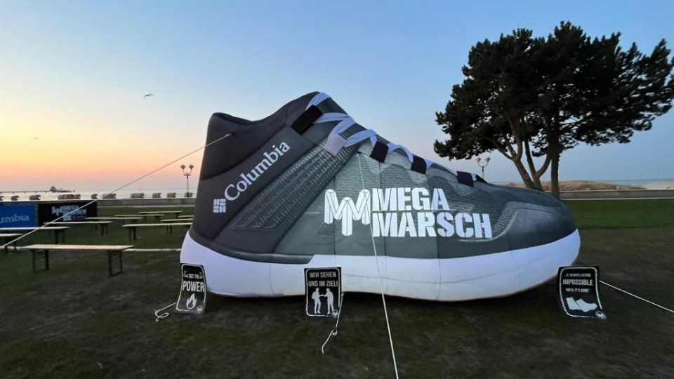 inflatable-Shoe-Columbia-5m