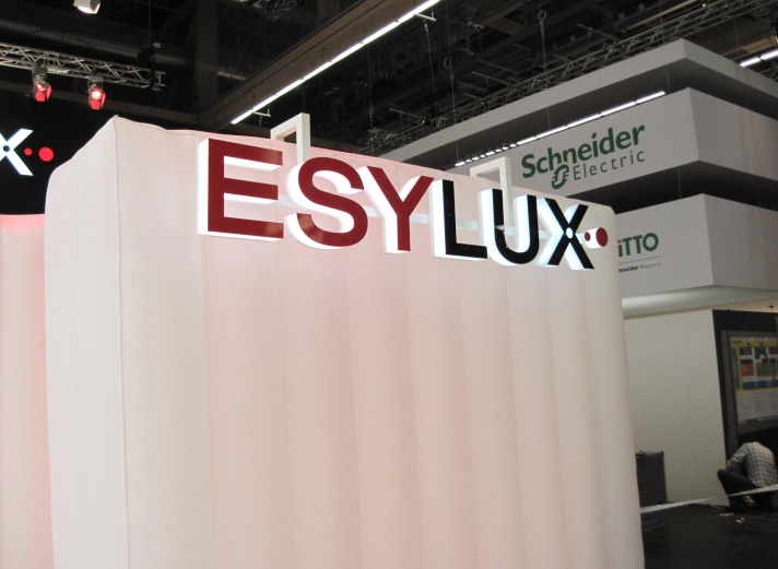 Inflatable exhibiton stand
