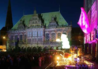 Illuminable inflatable outdoor artworks