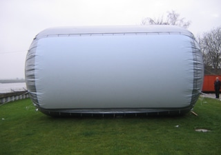 Aufblasbare Rolle für Riesenposter von innen beleuchtbar