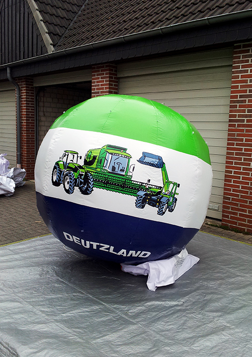 Inflatable giant ball