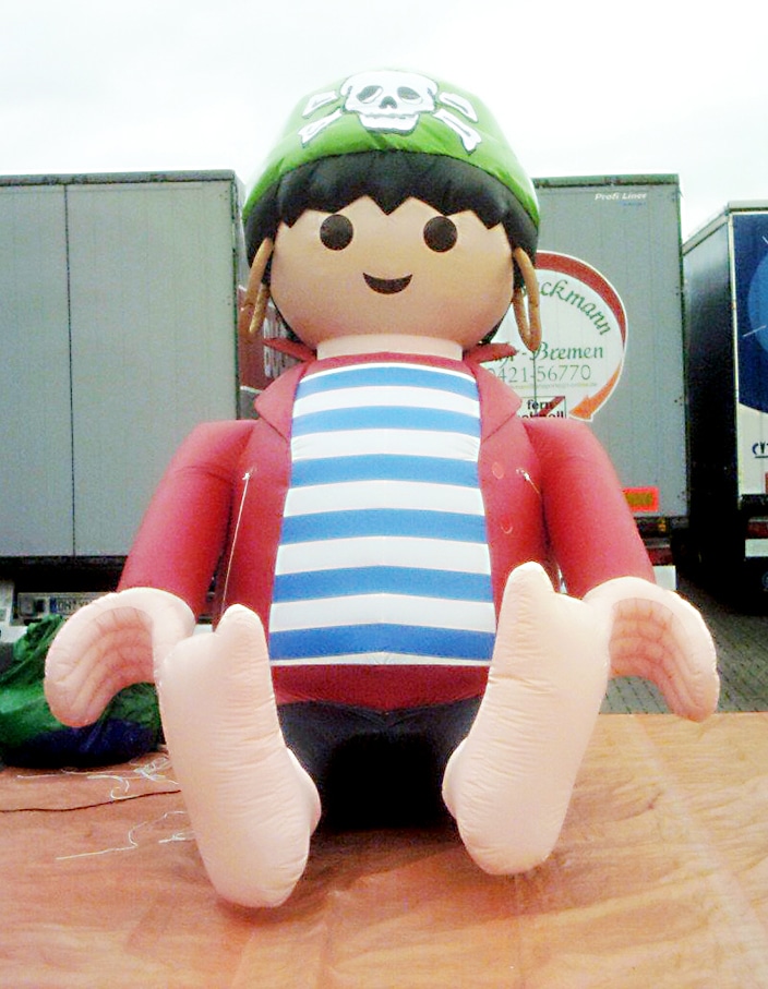 Playmiobil pirate filled with air